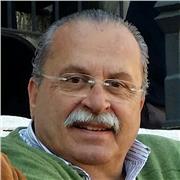 Profesor Doctor en Veterinaria con amplia experiencia en docencia.